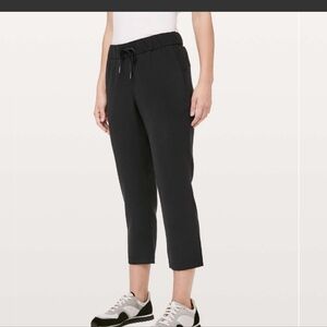 Lululemon On The Fly Crop *Woven 23"